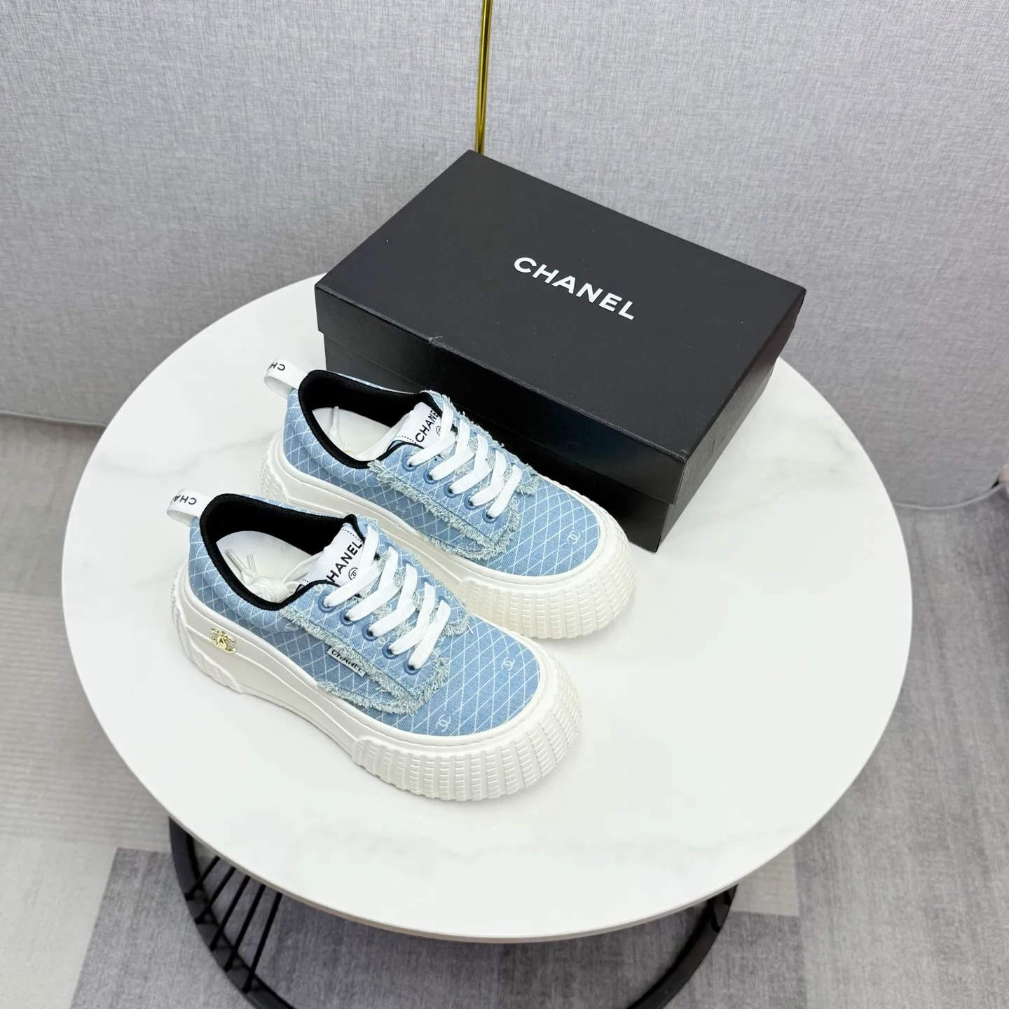 💕💕Factory direct selling price p640💕💕 Chanel Panda Shoes! 2025 counter's top casual sports shoes, this classic design; the upper is in the style of electric embroidery with various techniques; the outsole is fashionable and sporty; the unusual inclusion of a variety of color matching elements... The diversified mix and match is very good-looking and versatile, and can be used for leisure, fashion, sports, and outdoor... ꫛꫀꪝ Go➫ Materials: ❶Upper made of: original imported first-layer silk cowhide + original version waterproof cloth + original first-layer cowhide ❷Inner lining: Original Yangli+wang ❸ Outsole based on: Original TPU combination outsole Counter boutique packaging complete set for women 35–41